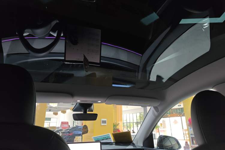 Used Tesla Model Y 2023 Rear-Wheel-Drive Version Headliner