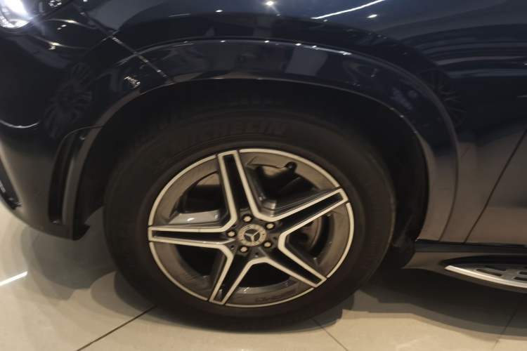 Used Mercedes-Benz GLE 2022 Refreshed GLE 450 4MATIC Luxury Edition Left Front Wheel Hub