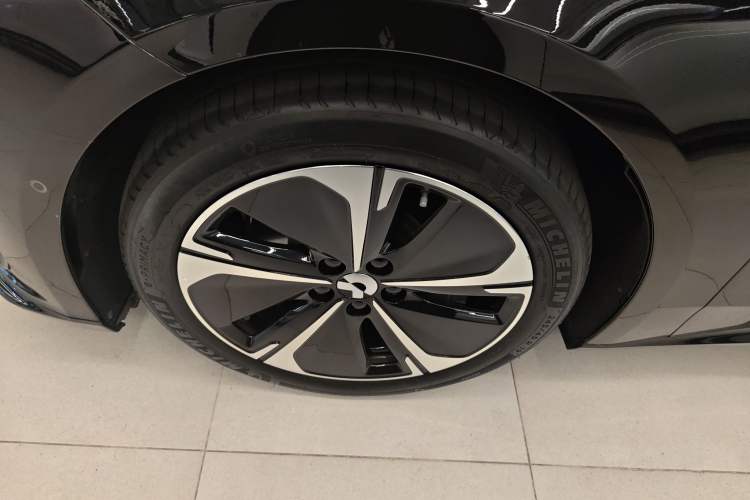 Used Nio ET5T 2024 75kWh Touring Left Front Wheel Hub