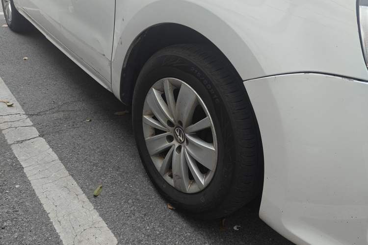 Used Volkswagen Sharan 2013 1.8TSI Standard Model Euro IV Right Front Wheel Hub