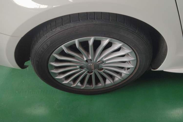 Used Audi A4L 2015 35 TFSI Automatic Comfort Model Right Rear Wheel Hub