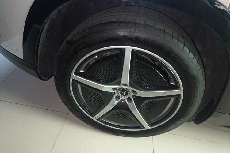 Used Mercedes-Benz EQS SUV 2023 450 4MATIC Pioneer Edition Right Rear Wheel Hub