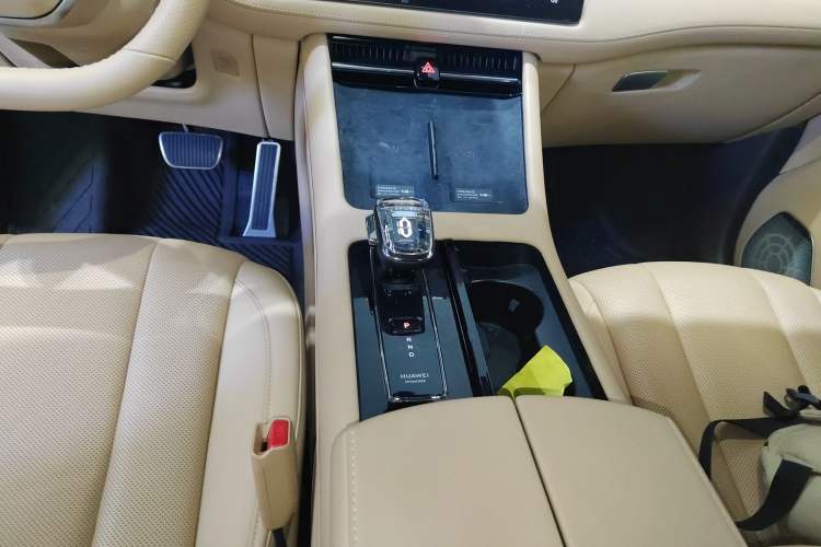 Used Hima AITO M7 2024 1.5T Intelligent Driving 4WD Max Edition 5 Seats Gear Lever