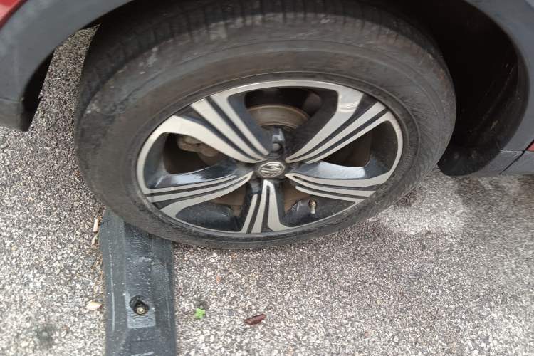 Used MG ZS 2020 180 DVVT Automatic Plus L2+ Right Front Wheel Hub