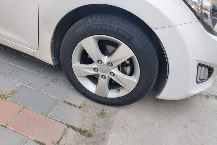 Used Hyundai Elantra (5th Generation / Langdong) 2012 1.6L Automatic Leading Model Right Front Wheel Hub