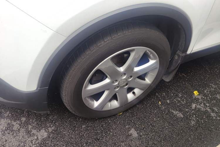 Used Buick Encore 2014 1.4T Automatic Two-Wheel Drive Urban Elite Model Left Front Wheel Hub