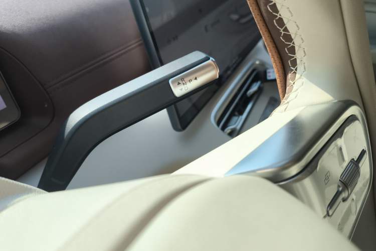 Used Chery Fulwin A9L 2025 Model, Four-Wheel Drive High-Energy Peak Edition