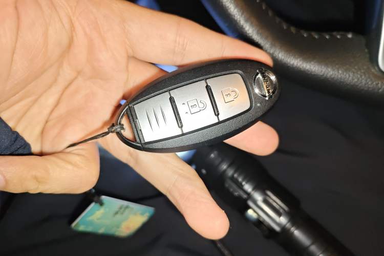 Used Nissan Kicks 2017 1.5L CVT Smart Drive Edition Vehicle Key