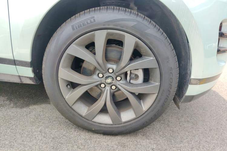 Used Land Rover Range Evoque 2023 Aurora L 249 PS Collins Antique Bronze Special Edition Right Front Wheel Hub