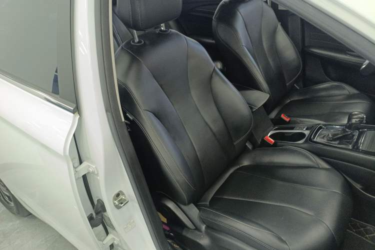 Used Roewe i5 2020 1.5L Automatic 4G Connect Luxury Flagship Edition Right Front Seat