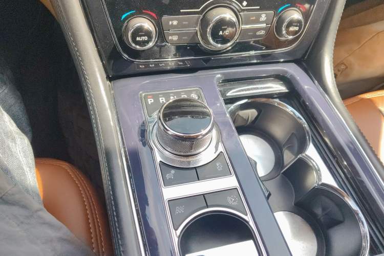 Used Jaguar XJ 2010 XJL 5.0 Panoramic Luxury Edition Gear Lever