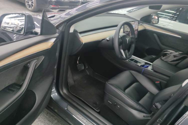 Used Tesla Model Y 2023 Long-Range All-Wheel-Drive Version Driver Seat