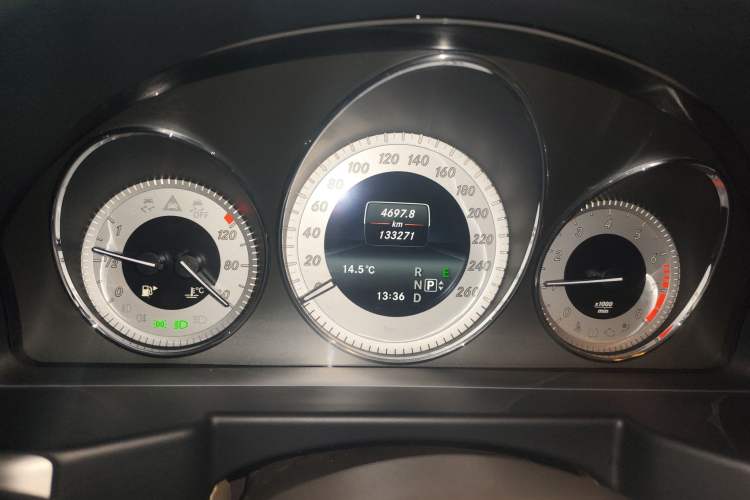 Used Mercedes-Benz GLK-Class 2013 GLK 300 4MATIC Dynamic Sunroof Model