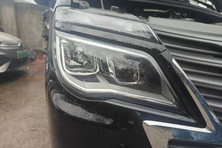 Used FORTHING Lingzhi 2024 M5L 1.5T Manual Luxury 7-Seater Right Front Headlight