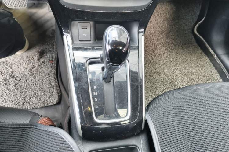 Used Nissan Sylphy 2019 1.6XV CVT Smart Connect Luxury Edition China VI Standard Gear Lever