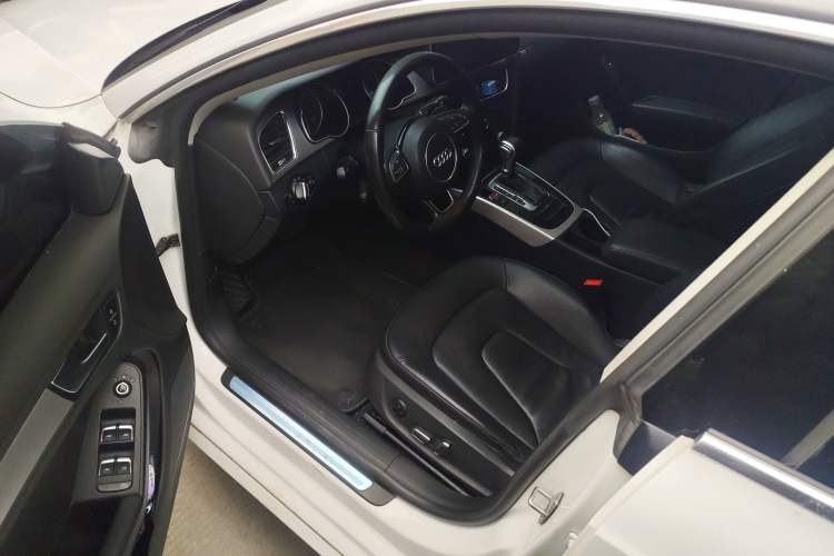 Used Audi A5 2013 Sportback 40 TFSI Left Front Seat