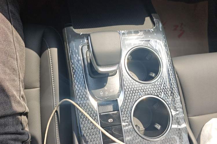 Used Hongqi HS3 2025 Model 1.5T Zhiwei Edition Gear Lever