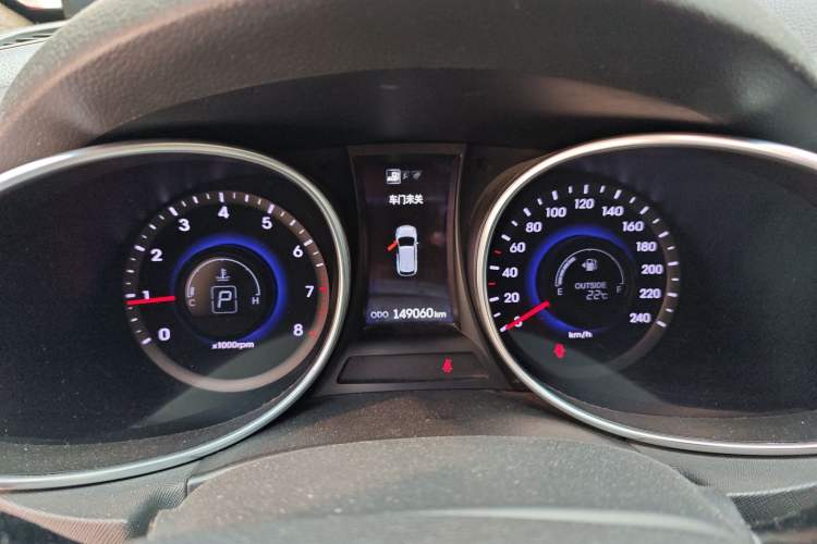 Used Hyundai Santa Fe 2013 2.4L Automatic Two-Wheel Drive Smart Version