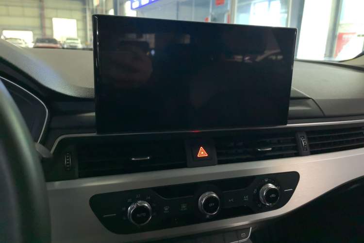 Used Audi A4L 2020 40 TFSI Fashion Dynamic Model Audio And AC Panel