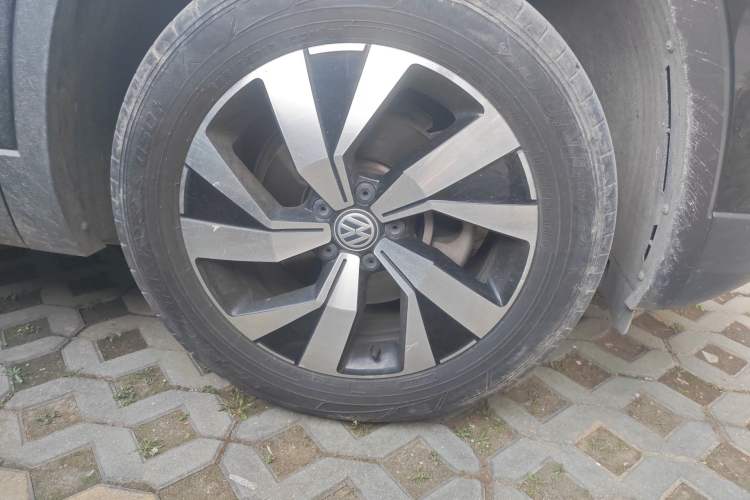 Used Volkswagen Tayron 2021 330TSI Two-Wheel Drive 30th Anniversary Edition Right Front Wheel Hub