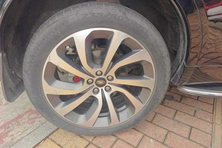 Used Land Rover Discovery Sport 2020 249 PS R-Dynamic Performance Edition Right Rear Wheel Hub