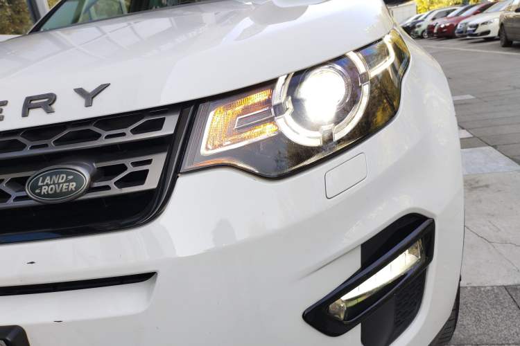 Used Land Rover Discovery Sport 2018 240 PS SE Version