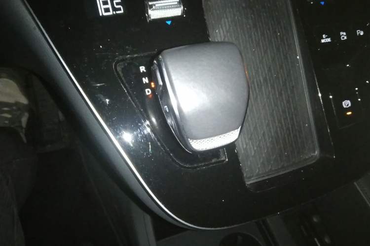 Used Hongqi HQ9 PHEV 2024 2.0T Four-Wheel Drive Luxury Edition Gear Lever