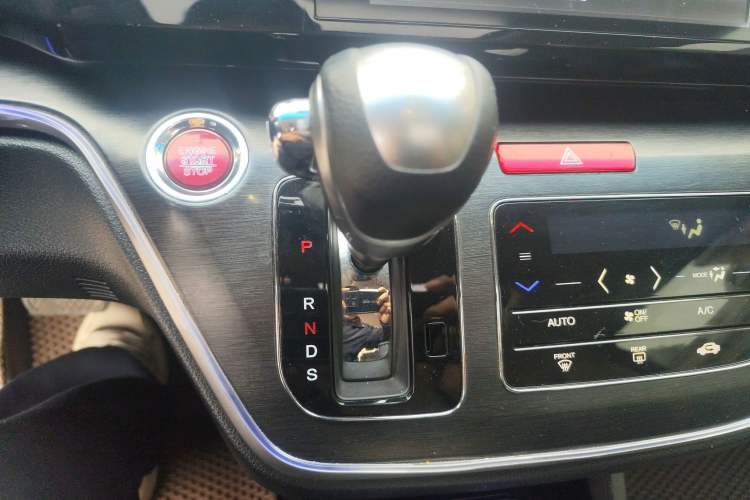 Used Honda Elysion 2016 2.4L Style Edition
