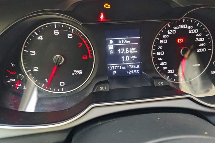 Used Audi A4L 2015 35 TFSI Automatic Standard Model Odometer Close Up