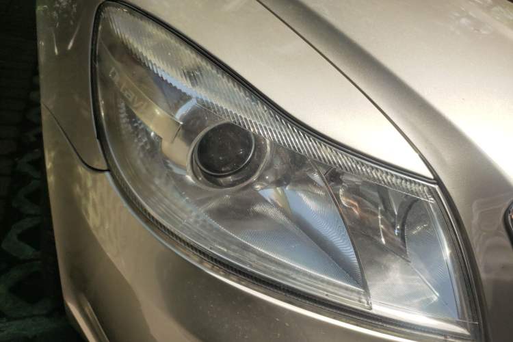 Used Skoda Octavia 2014 1.6L Manual Eado Edition Right Front Headlight