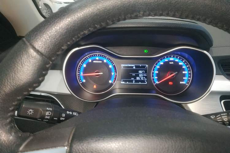 Used Geely Auto Vision 2019 Upgraded Model 1.5L Manual Luxury Version China VI Standard