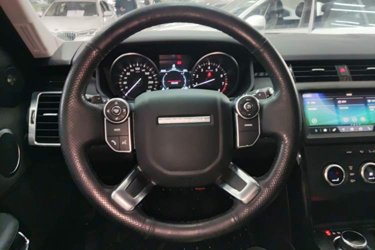Used Land Rover Discovery 2018 3.0 SC V6 SE Steering Wheel
