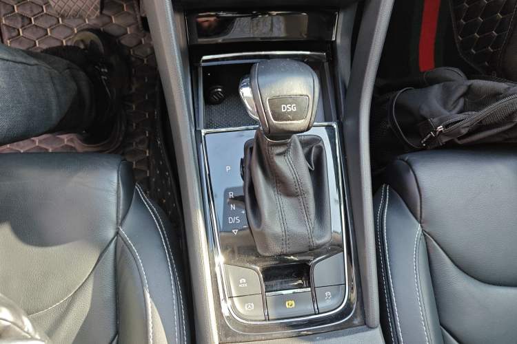 Used Skoda Kodiaq 2019 Facelifted TSI330 5-Seater Two-Wheel-Drive Luxury Enjoyment Edition China VI Standard