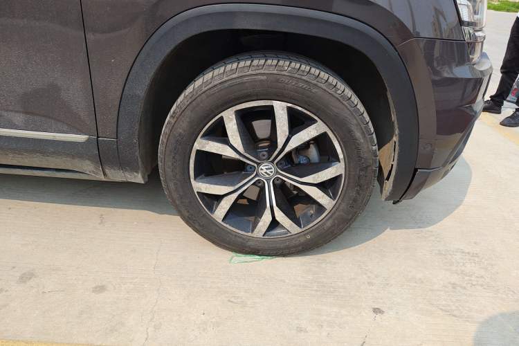 Used Volkswagen Teramont 2017 530 V6 Four-Wheel Drive Luxury Edition Right Front Wheel Hub