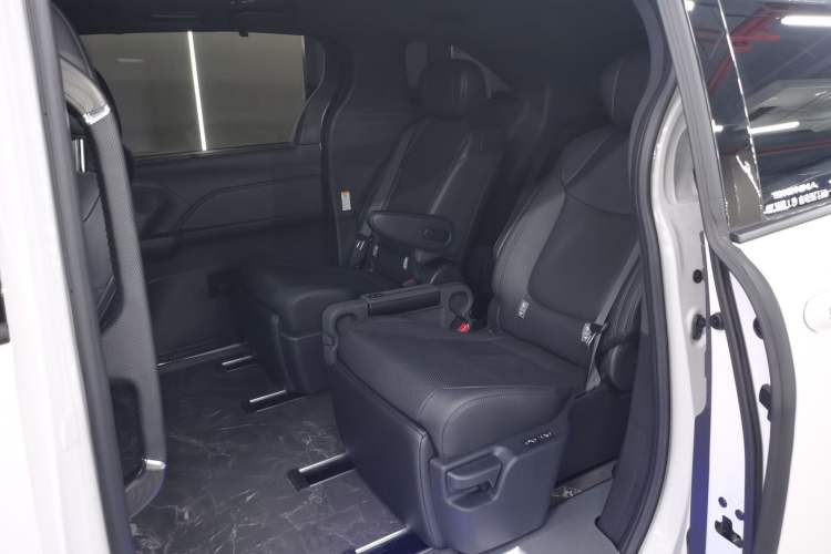 Used Toyota Sienna 2024 2.5L Hybrid Four-Wheel Drive Prestige Edition