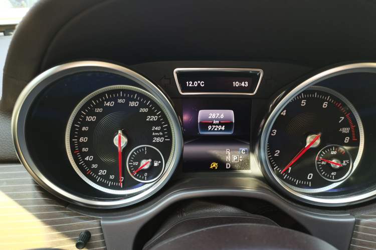 Used Mercedes-Benz GLE 2018 GLE 400 4MATIC Exclusive Edition Odometer Close Up