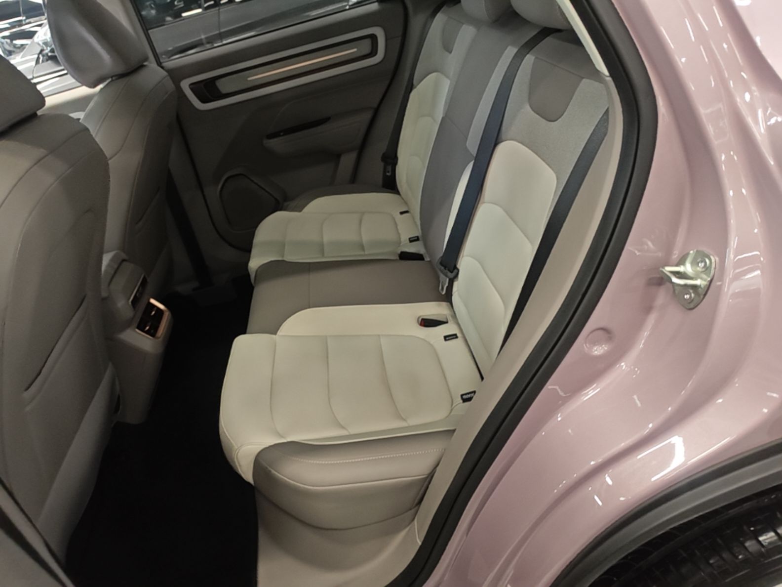 Geely Auto icon 2026 Model Chocolate 1.5TD Pure & Refined Edition — снимка 20