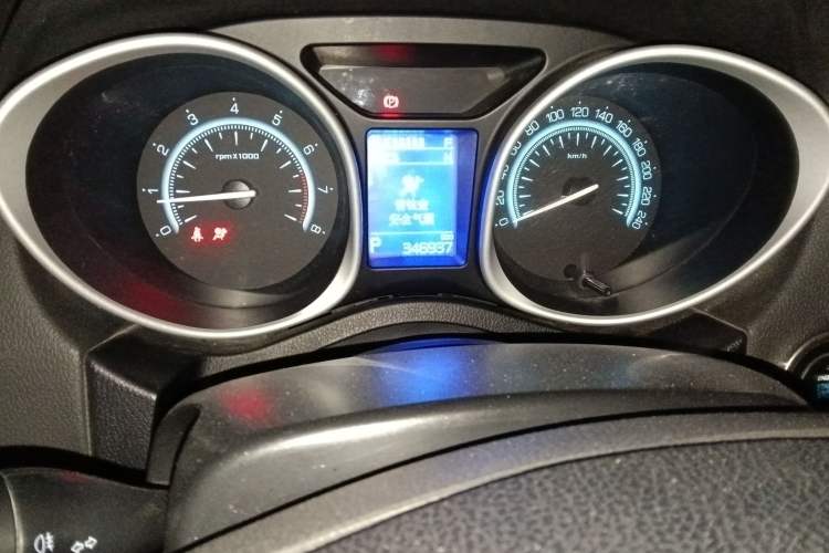 Used GAC Trumpchi GS5 Super 2016 2.0L Automatic Two-Wheel Drive Anniversary Edition Odometer Close Up