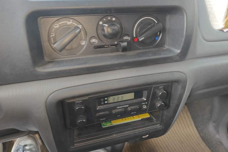 Used Suzuki Wagon R 2013 Venture Edition 1.0L Manual - Practical Model 3 Audio And AC Panel