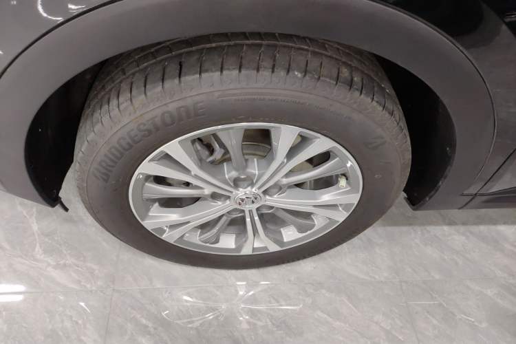 Used Buick Envision 2022 Encore Plus 652T Five-Seat Luxury Model Left Front Wheel Hub