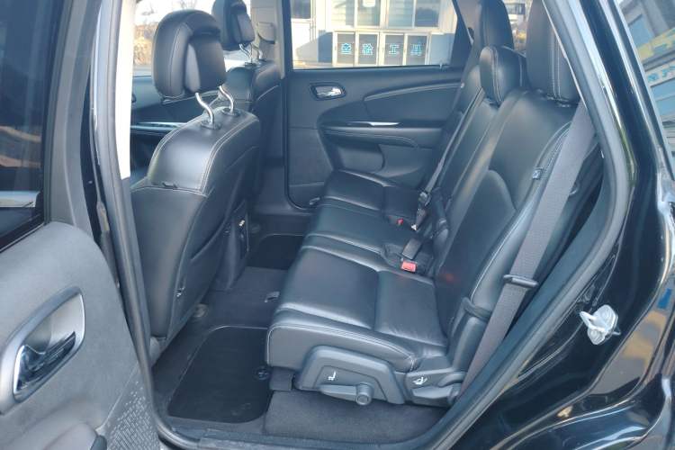 Used Dodge Journey 2016 2.4L Two-Wheel-Drive Touring Edition Left Rear Seat