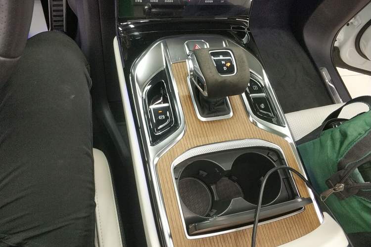 Used Hongqi E-HS9 2022 660 km Range Flagship Edition Four Seats
