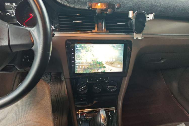 Used Volkswagen Bora 2014 1.6L Automatic Comfort Model Audio And AC Panel