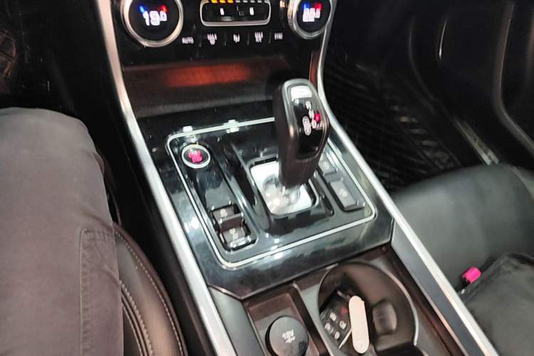 Used Jaguar XEL 2020 2.0T 200 PS S Advanced Elegance Edition
