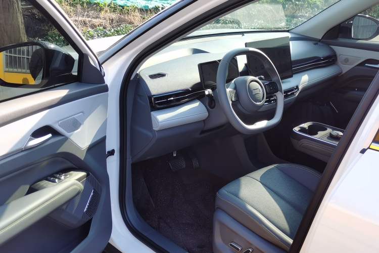 Used Bestune Yueyi 03 2025 445km Joyful Edition
