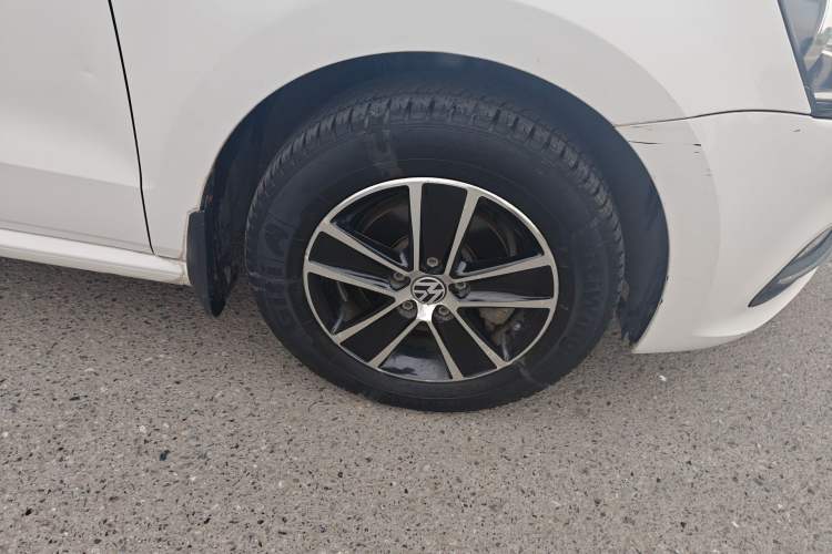 Used Volkswagen Polo 2016 1.4L Automatic Trendy Model Right Front Wheel Hub