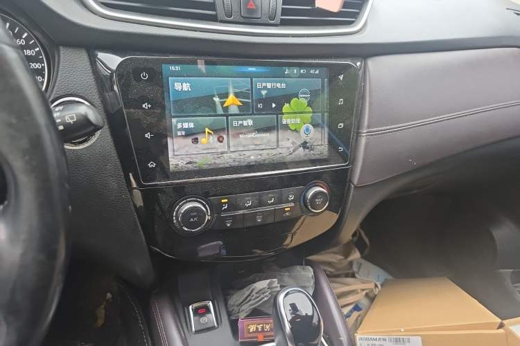 Used Nissan Qashqai 2019 2.0L CVT Luxury Edition Audio And AC Panel