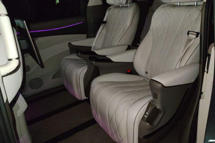 Used Denza D9 2022 DM-i 970 Four-Wheel Drive Flagship Model