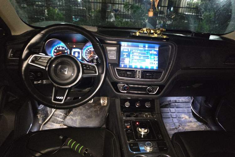 Used Zotye T600 2016 Sport Edition 2.0T DCT Luxury Model Center Console