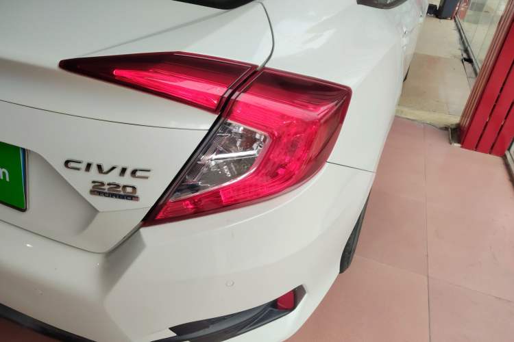 Used Honda Civic 2016 220TURBO CVT Luxury Edition
